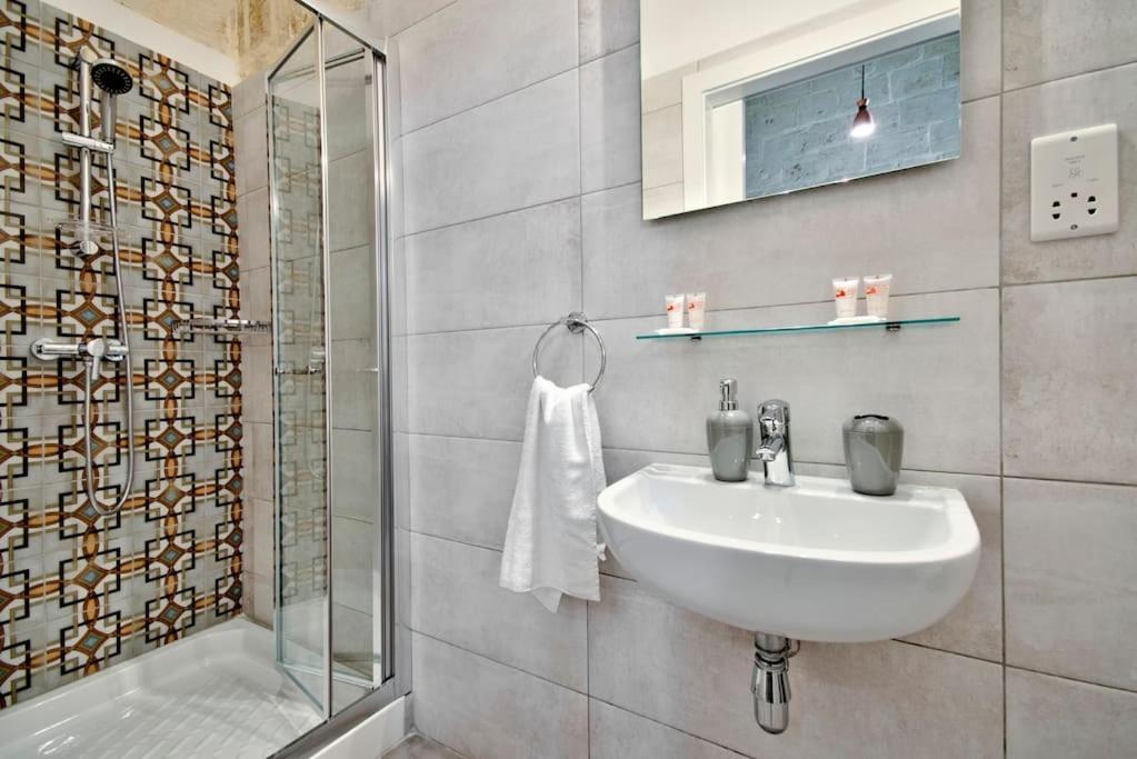 Vallettastay Old Lodge Apartment 3 Bagian luar foto