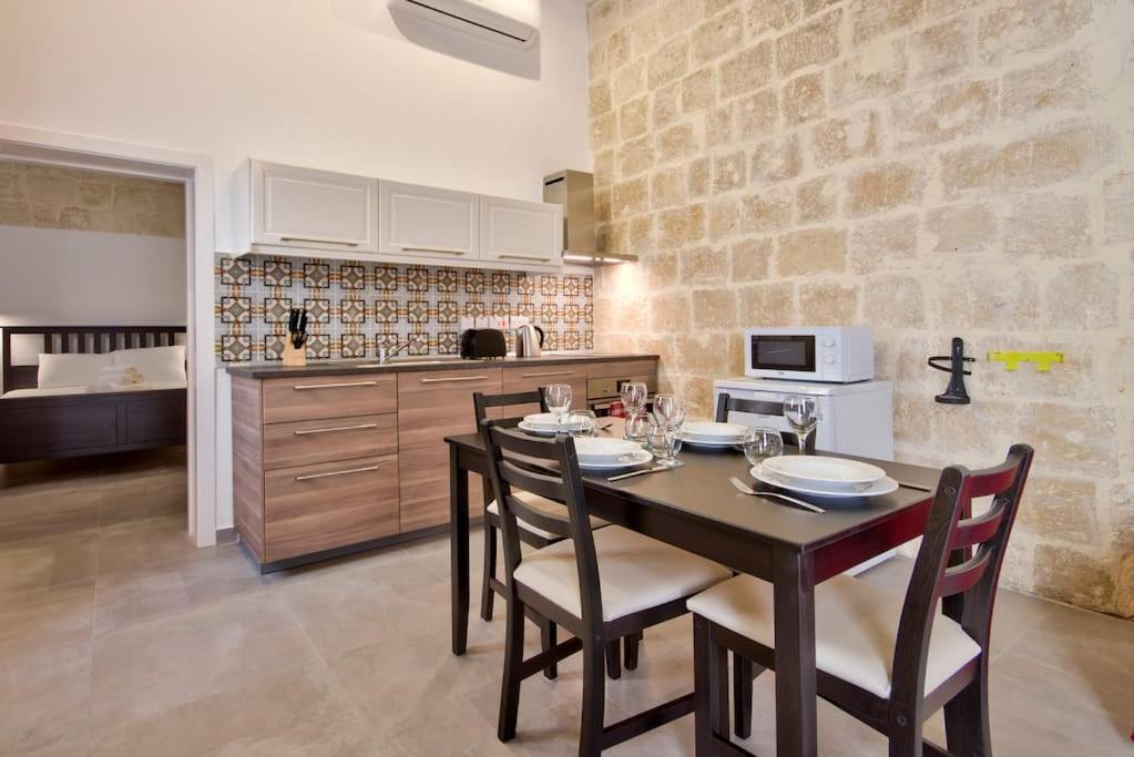 Vallettastay Old Lodge Apartment 3 Bagian luar foto