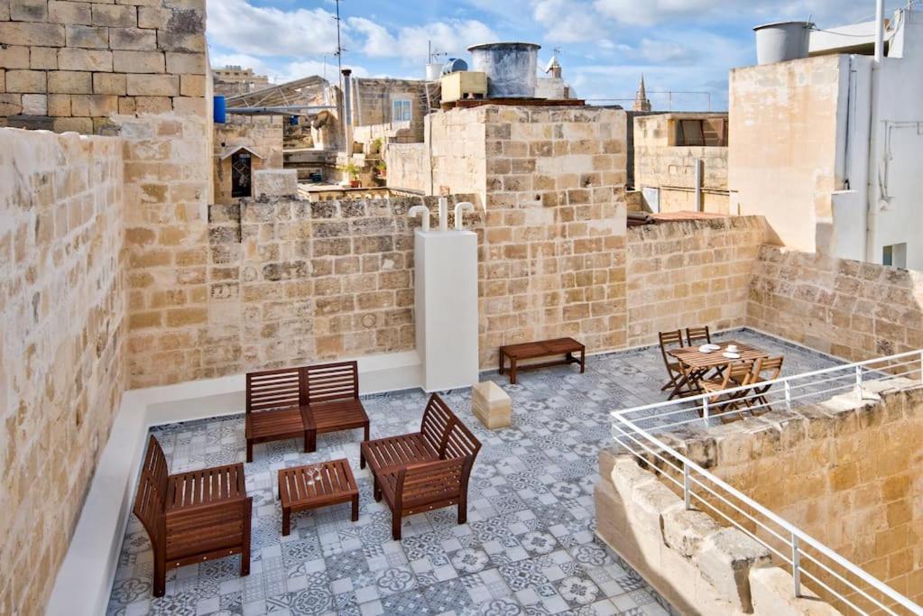Vallettastay Old Lodge Apartment 3 Bagian luar foto