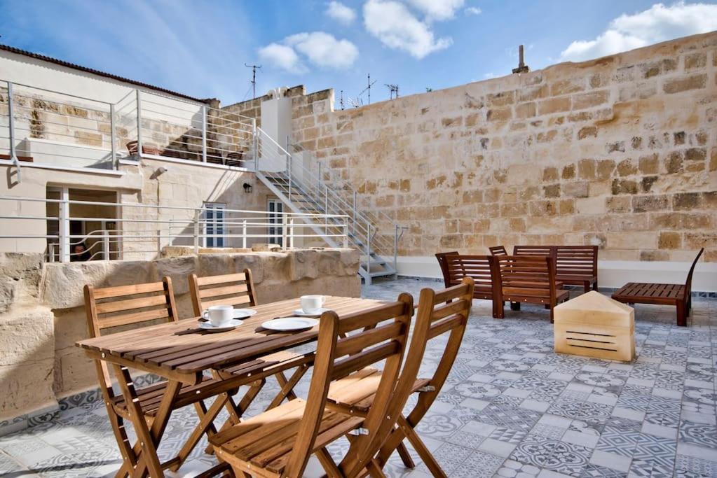 Vallettastay Old Lodge Apartment 3 Bagian luar foto